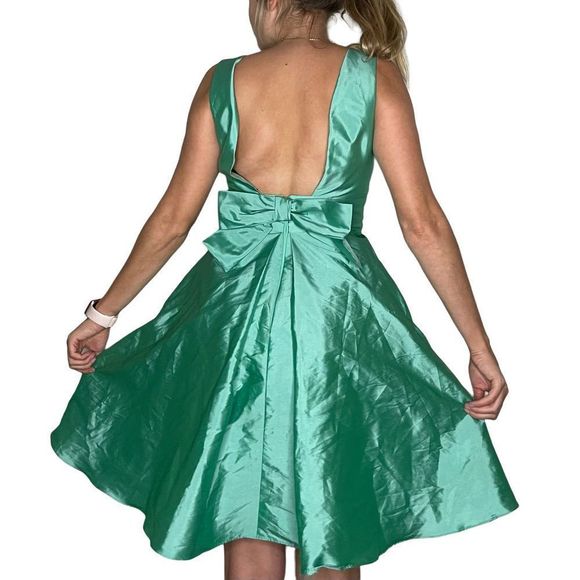 Alfred Sung Bridesmaids by Dessy D682 in Fresh - Picture 3 of 8